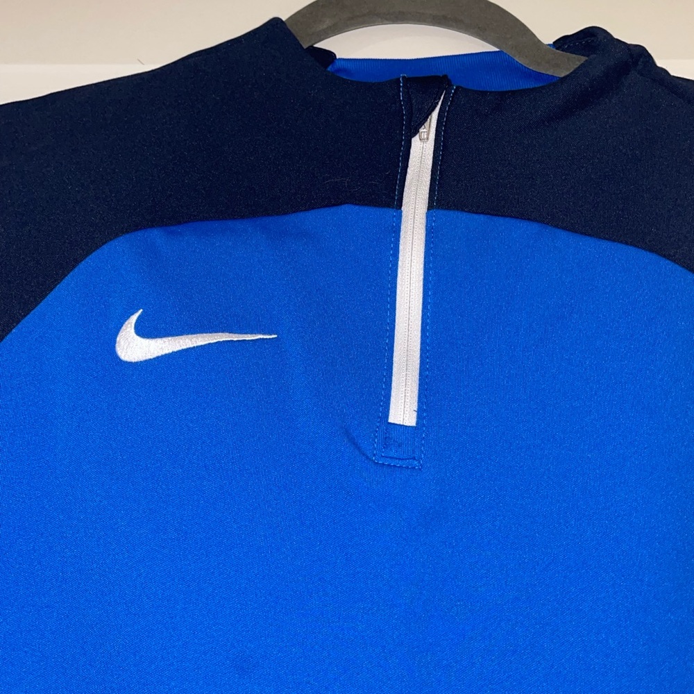 Nike dri-fit quarter zip 🏃🏽♀️ - Picture 3 of 5